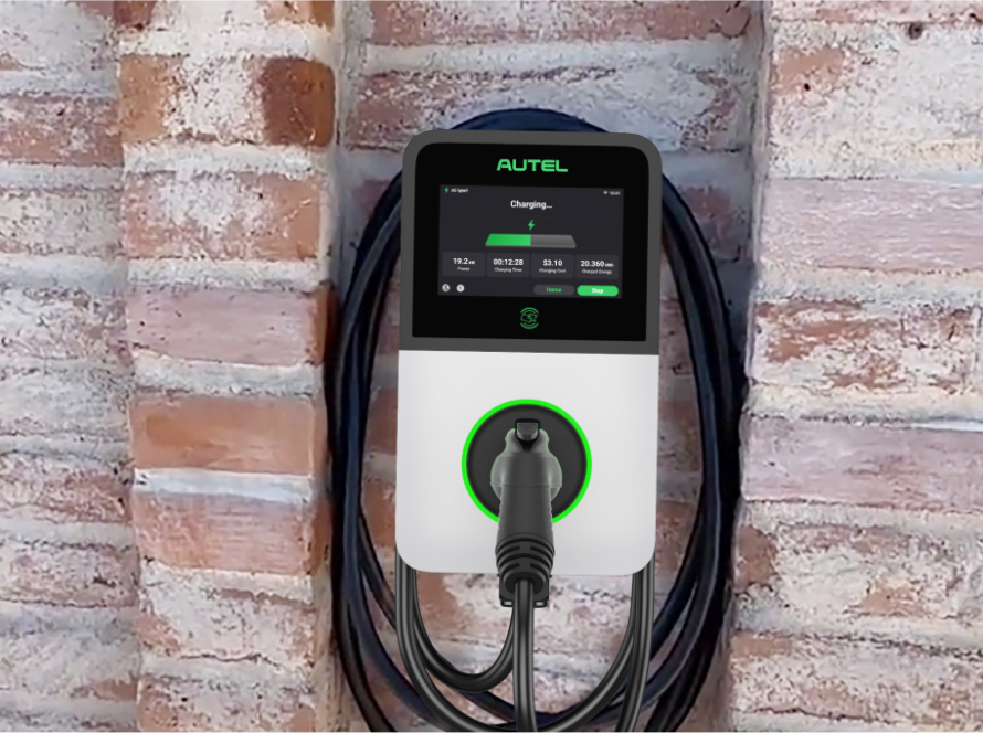 Borne de recharge Autel installée sur un mur de brique