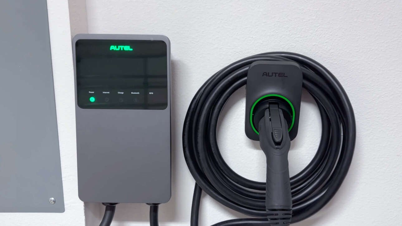 MaxiCharger AC Elite Home 40A – NEMA 14-50 – vue 3
