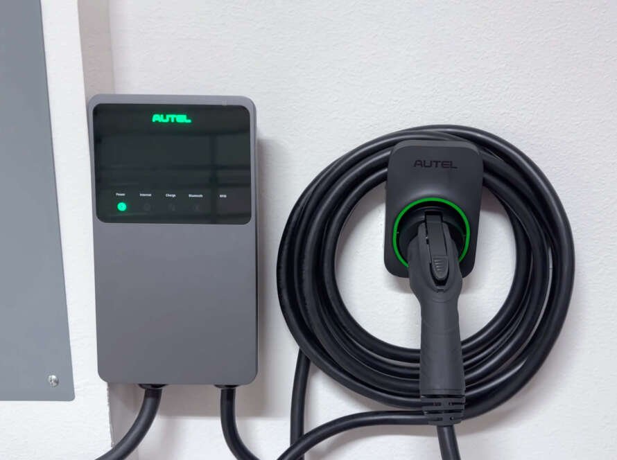 MaxiCharger AC Elite Home 40A – NEMA 14-50 – vue 3